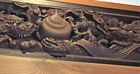 本堂内欄間の龍の彫物