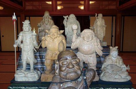 達磨さんと七福神像