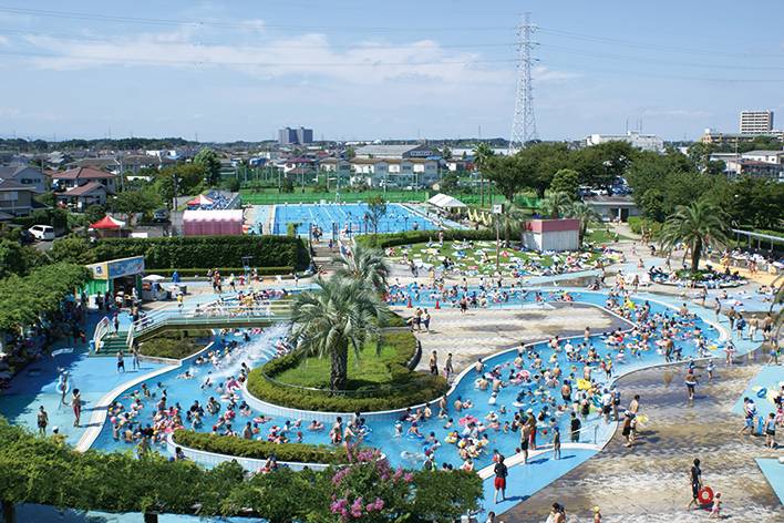 秋葉台公園の屋外プール